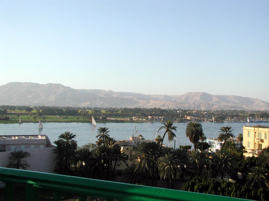 Blick über Luxor und Nil Richtung Tal der Könige