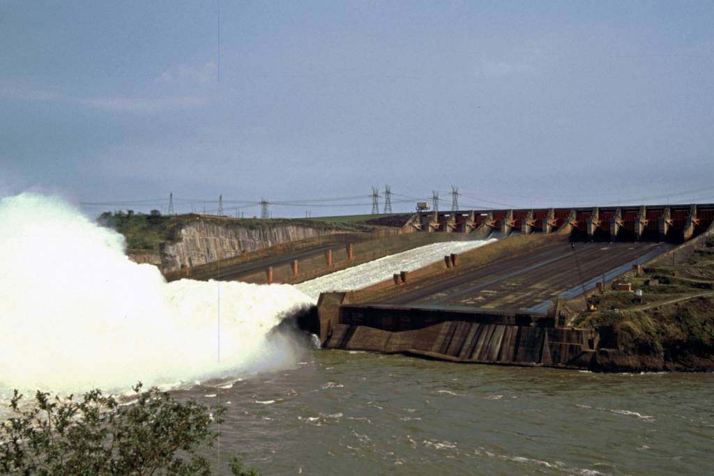 Iguazú, Wasserkraftwerk Itaipú
