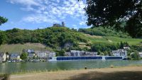 Bernkastel-Kues, Blick auf die Burgruine Landshut