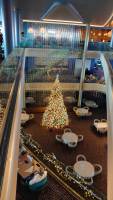 Mein Schiff 2, Weihnachtsbaum im Restaurant Atlantik