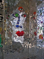 In der Nikki de Saint Phalle Grotte