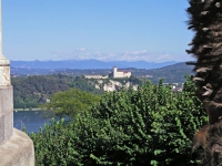 Arona, Blick zum Rocca di Angera