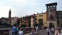 Verona, auf der Ponte Pietra über die Etsch