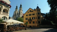 Brixen, Friedensgericht am Domplatz