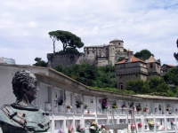 Portofino, Blick vom Friedhof der San Giorgio Kirche auf das Castello Brown