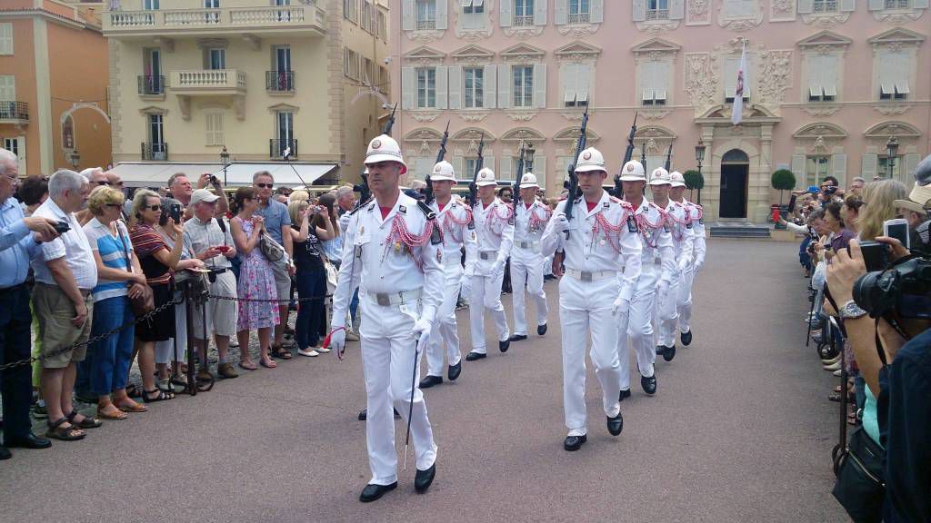 Monaco, vor dem Fürstenpalast, Wachablösung