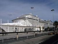 MSC Splendida, im Hafen von Barcelona