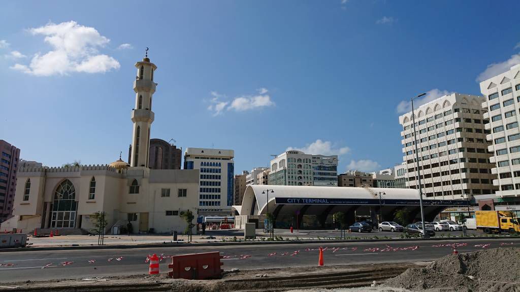 Abu Dhabi, alte Moschee und City Air Terminal