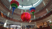 Dubai Mall, der größte Weihnachtsschmuck der Welt