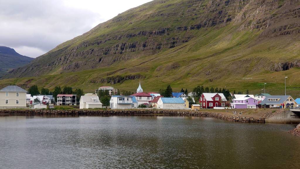 Island, Seyðisfjörður, Ansicht vom Schiff