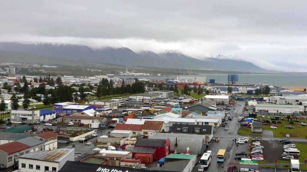 Island, Akureyri, Ansicht vom Schiff