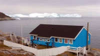 Grönland, Ilulissat, Gebäude und Eisberge
