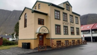 Island, Ísafjörður, Gebäude