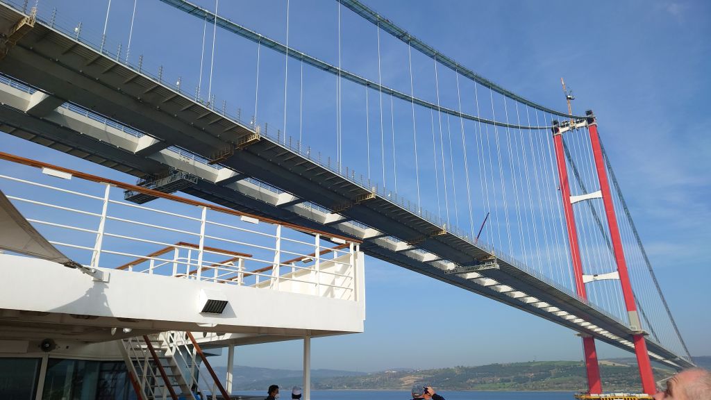 Çanakkale Brücke über die Dardanellen bei Tag