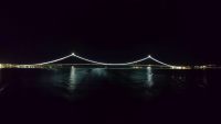 Çanakkale Brücke über die Dardanellen bei Nacht