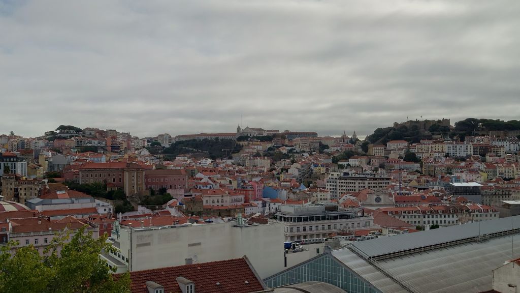 Lissabon, Blick über die Stadt vom Sao Pedro de Alcantara Aussichtspunkt