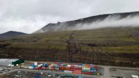 Spitzbergen, Longyearbyen, Landschaft am Hafen