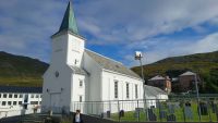 Honningsvåg, die Kirche mit Friedhof