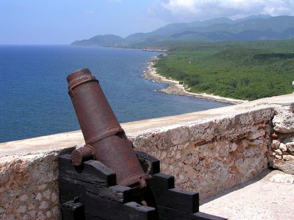 Blick vom Castillo del Morro in Santiago de Cuba in Richtung Westküste