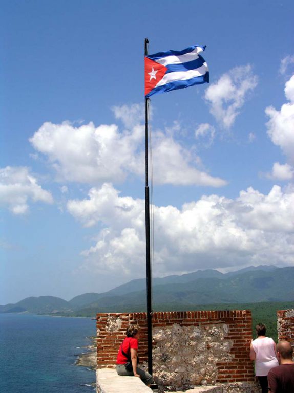 Kubanische Fahne über dem Castillo del Morro