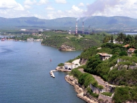 Blick über die Hafeneinfahrt von Santiago de Cuba