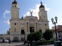 Die Basílica Catedral am Parque Céspedes in Santiago