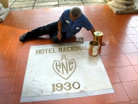 Die Bodenbeschriftung des Hotel Nacional wird erneuert