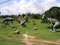 Im Saurierpark des Valle de la Prehistoria östlich von Santiago de Cuba