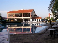 Speisesaal und Bar des Hotel Marina Hemingway in Havanna