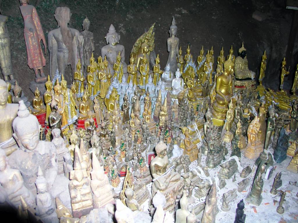 Ban Pak-Ou, spirituelle Pak Ou Höhle mit Minibuddhas