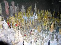 Ban Pak-Ou, spirituelle Pak Ou Höhle mit Minibuddhas