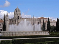 Der Praca do Império in Belém mit der Klosterkirche Santa Maria