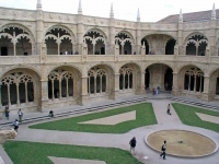 Der Kreuzgang der Mosteiro dos Jerónimos in Belém