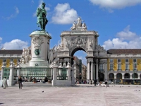 Der Praca do Comercio mit dem Arco Monumental