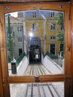 Eine Standseilbahn, der Elevador da Bica
