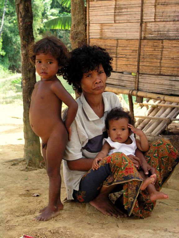 Orang Asli Frau mit Kindern