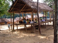 Schule in einem Dorf der Ureinwohner, der Orang Asli