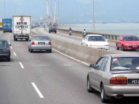 Auf der Penang Brücke