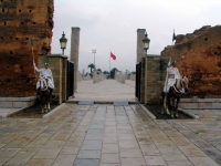 Rabat, Wächter am Vorplatz zum Mausoleum Hassan V.