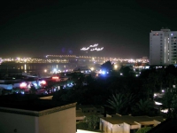 Blick auf die Festung Santa Cruz de Aguer bei Nacht