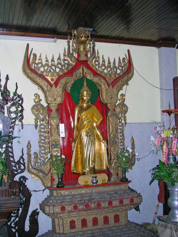 Yangon, Statue in der Kyauk-htat-gyi-Pagode