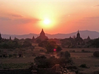 Bagan, Sonnenuntergang über den Pagoden