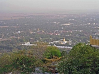 Mandalay, Blick vom Mandalay Berg auf die Kutho-daw-Pagode