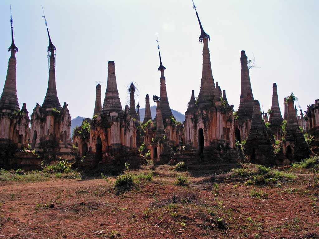 Alte Stupas bei In Dein