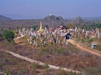 Alte Stupas bei In Dein