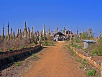 Alte Stupas bei In Dein