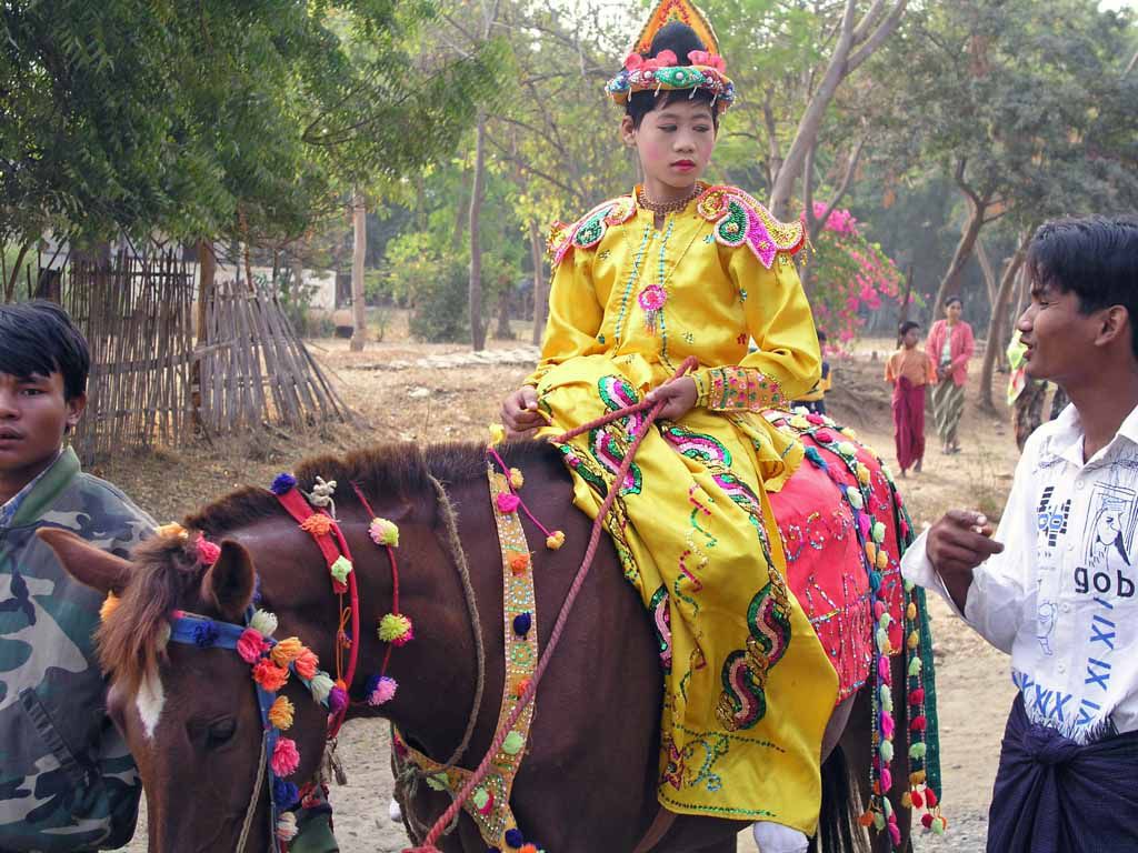 Twinywa / Bagan, eine Novizenfeier