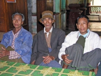 Pakokku, Männer im Ti-ho-shin-Tempel