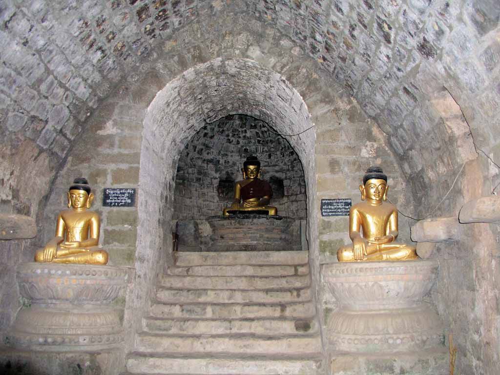 Mrauk U, Buddhastatuen in der Htuk-Kant-Thein-Pagode (auch Dukkan-Thein-Pagode)