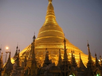 Yangon, in der Shwedagon-Pagode